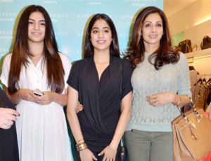 khushi-kapoor-with-jhanvi-and-sridevi